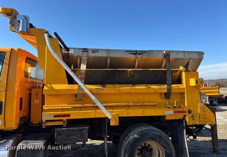 image for item DW6715 2006 International 7400 dump truck