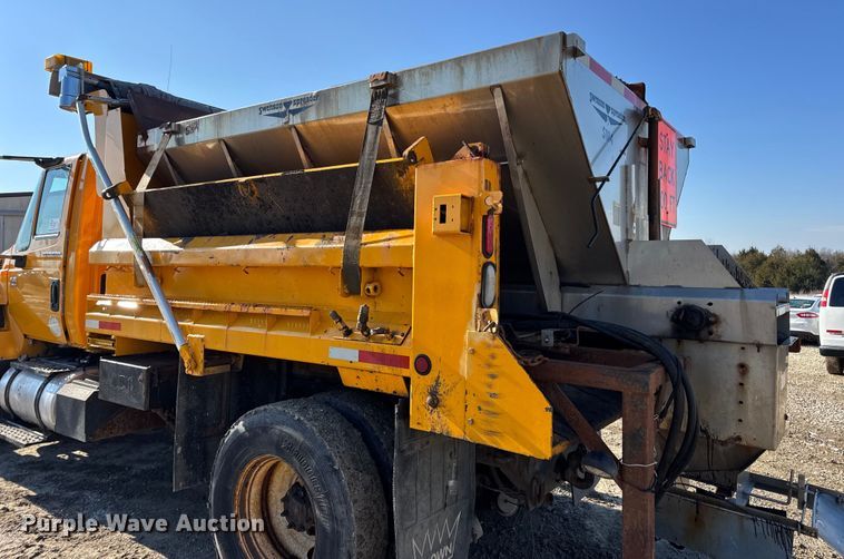 image for item DW6715 2006 International 7400 dump truck