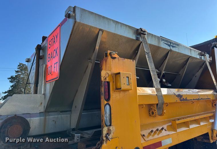 image for item DW6715 2006 International 7400 dump truck