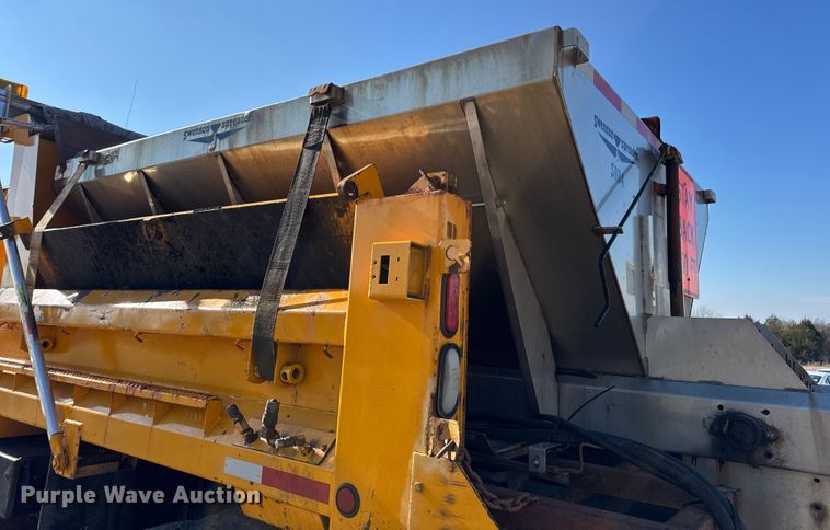 image for item DW6715 2006 International 7400 dump truck