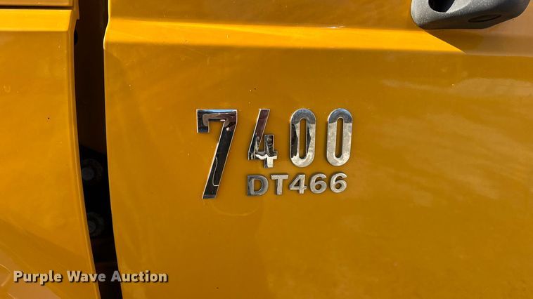 image for item DW6715 2006 International 7400 dump truck