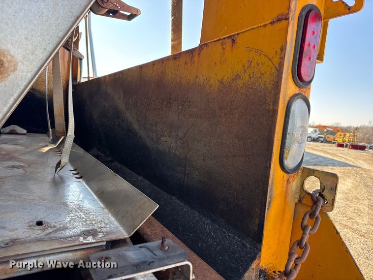 image for item DW6715 2006 International 7400 dump truck