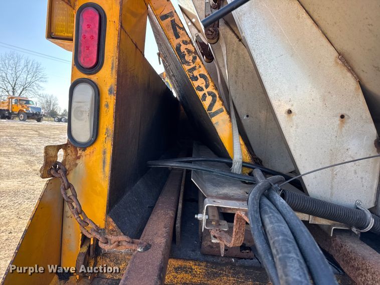 image for item DW6715 2006 International 7400 dump truck