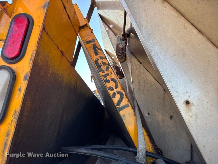 image for item DW6715 2006 International 7400 dump truck