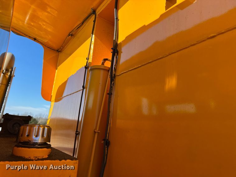 image for item DW6715 2006 International 7400 dump truck