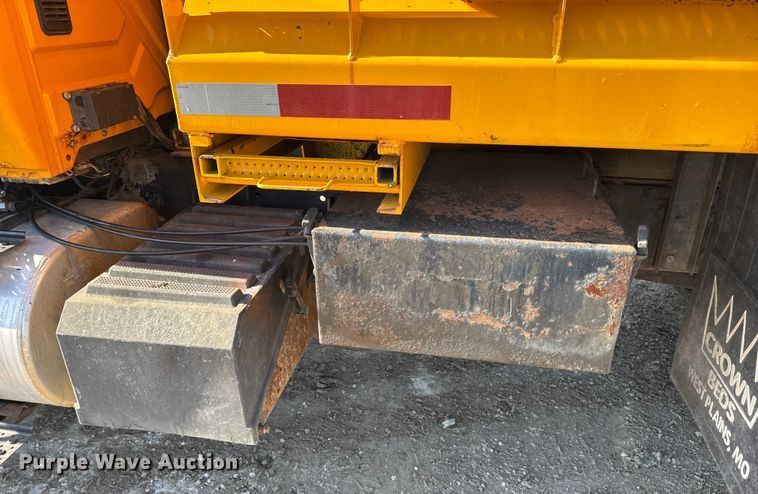 image for item DW6715 2006 International 7400 dump truck