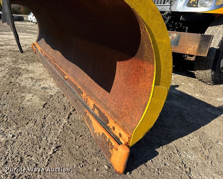 image for item DW6715 2006 International 7400 dump truck