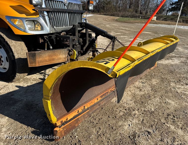 image for item DW6715 2006 International 7400 dump truck