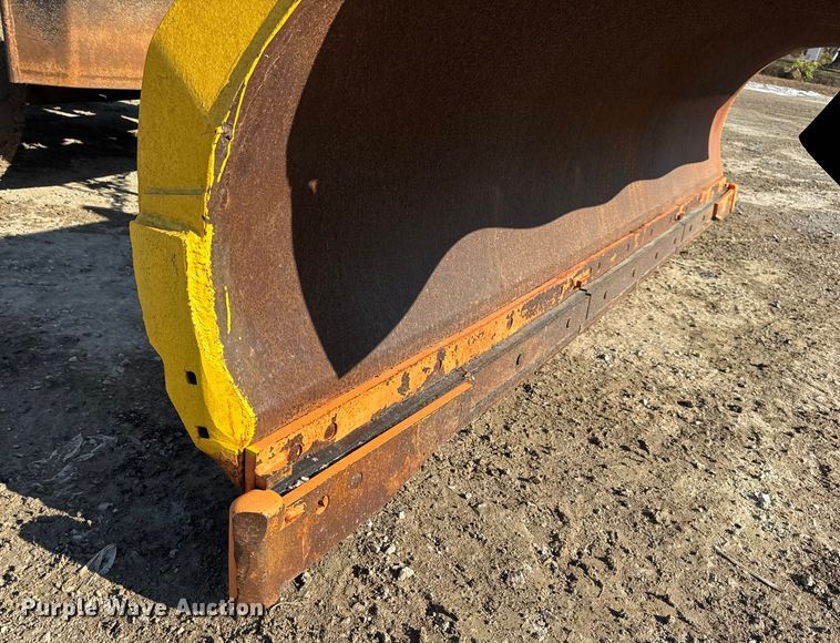 image for item DW6715 2006 International 7400 dump truck