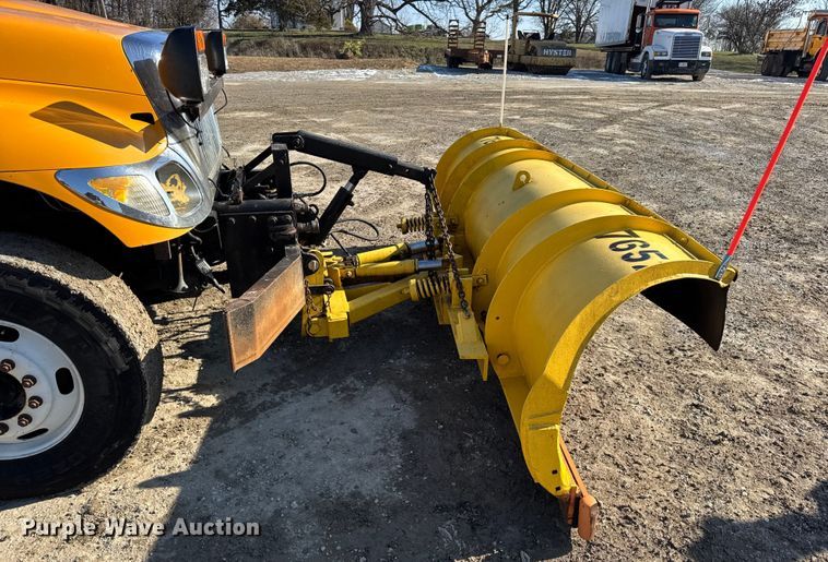 image for item DW6715 2006 International 7400 dump truck