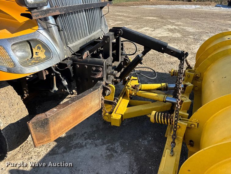 image for item DW6715 2006 International 7400 dump truck