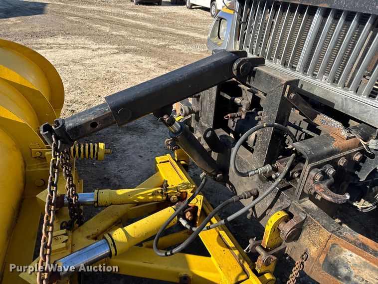 image for item DW6715 2006 International 7400 dump truck