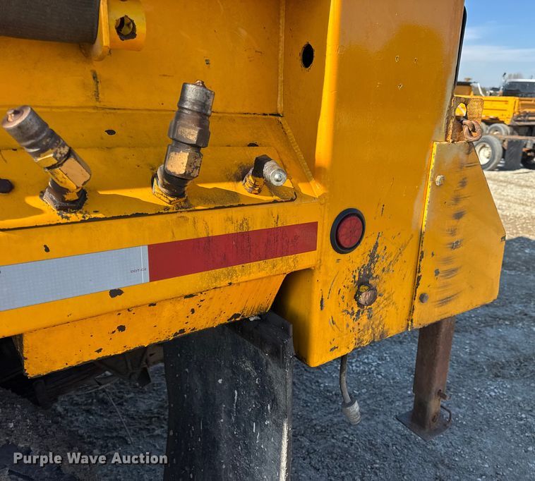 image for item DW6715 2006 International 7400 dump truck