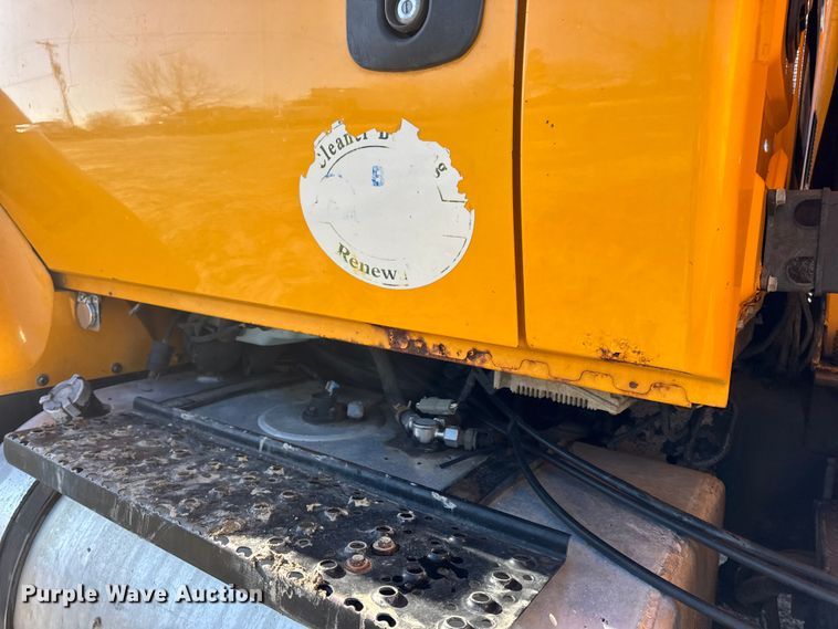 image for item DW6715 2006 International 7400 dump truck