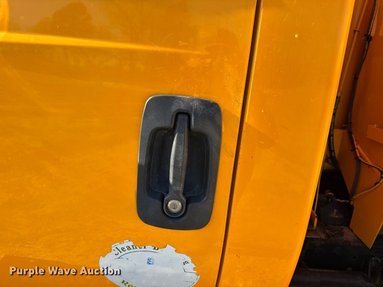 image for item DW6715 2006 International 7400 dump truck