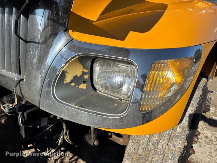 image for item DW6715 2006 International 7400 dump truck