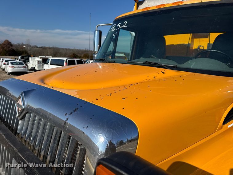 image for item DW6715 2006 International 7400 dump truck