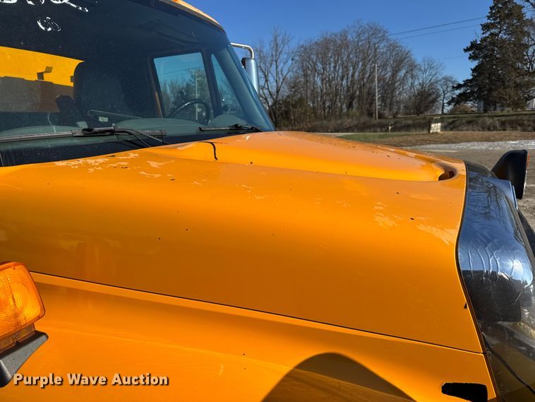 image for item DW6715 2006 International 7400 dump truck