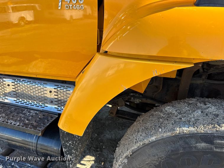 image for item DW6715 2006 International 7400 dump truck