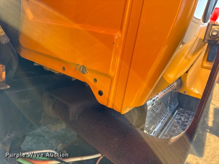 image for item DW6715 2006 International 7400 dump truck