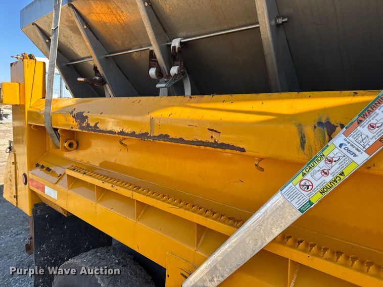 image for item DW6715 2006 International 7400 dump truck