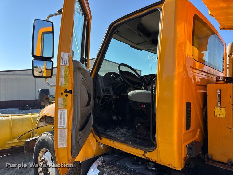 image for item DW6715 2006 International 7400 dump truck