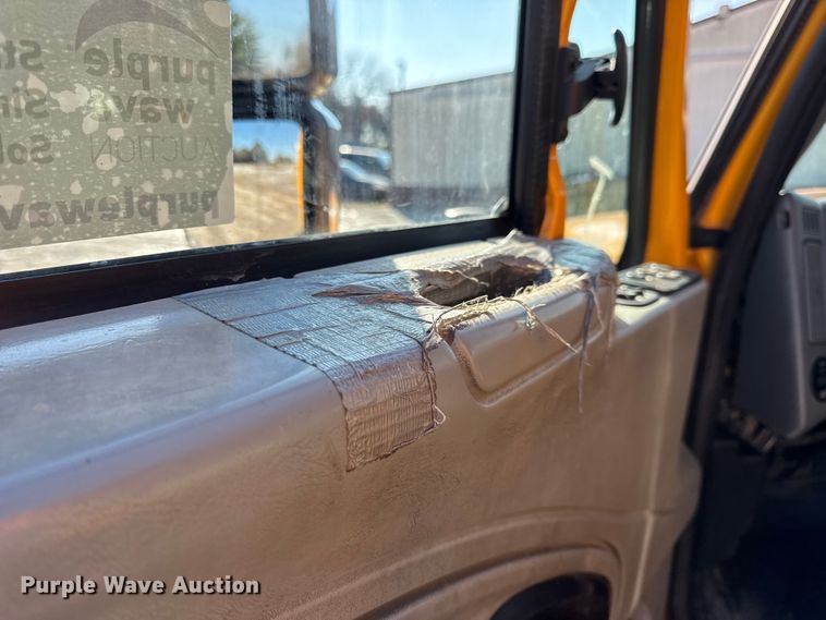 image for item DW6715 2006 International 7400 dump truck