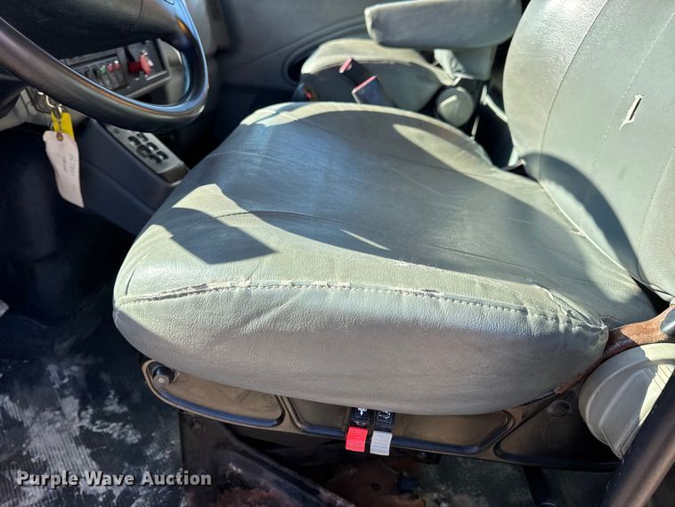 image for item DW6715 2006 International 7400 dump truck