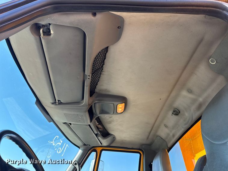 image for item DW6715 2006 International 7400 dump truck