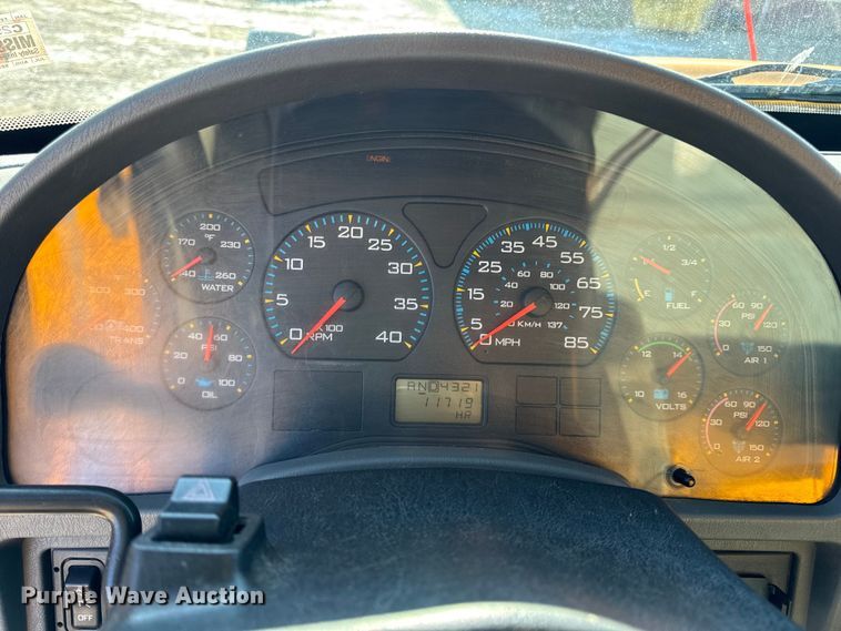 image for item DW6715 2006 International 7400 dump truck