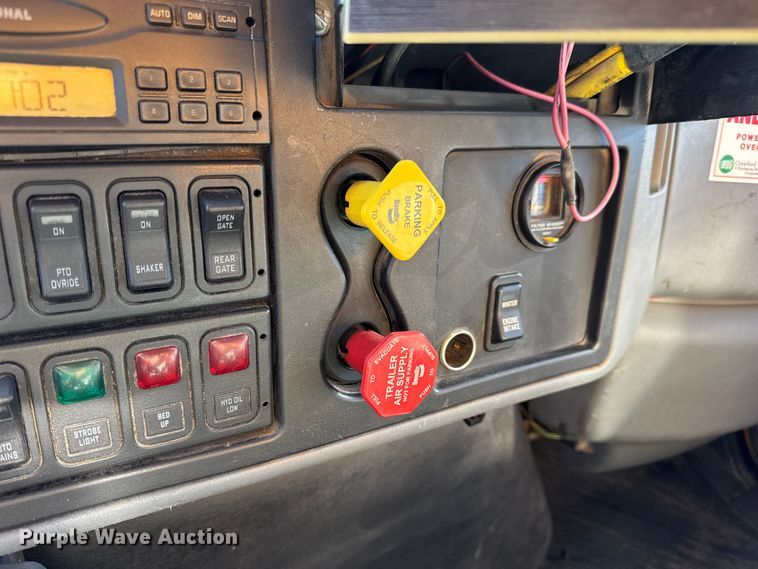 image for item DW6715 2006 International 7400 dump truck