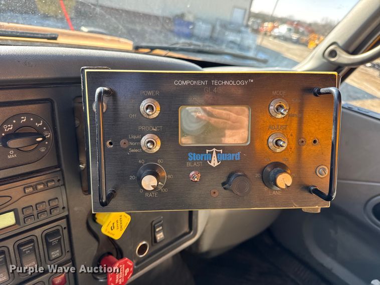 image for item DW6715 2006 International 7400 dump truck