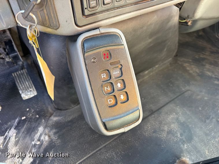 image for item DW6715 2006 International 7400 dump truck