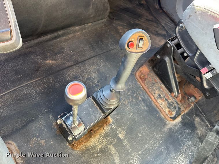 image for item DW6715 2006 International 7400 dump truck