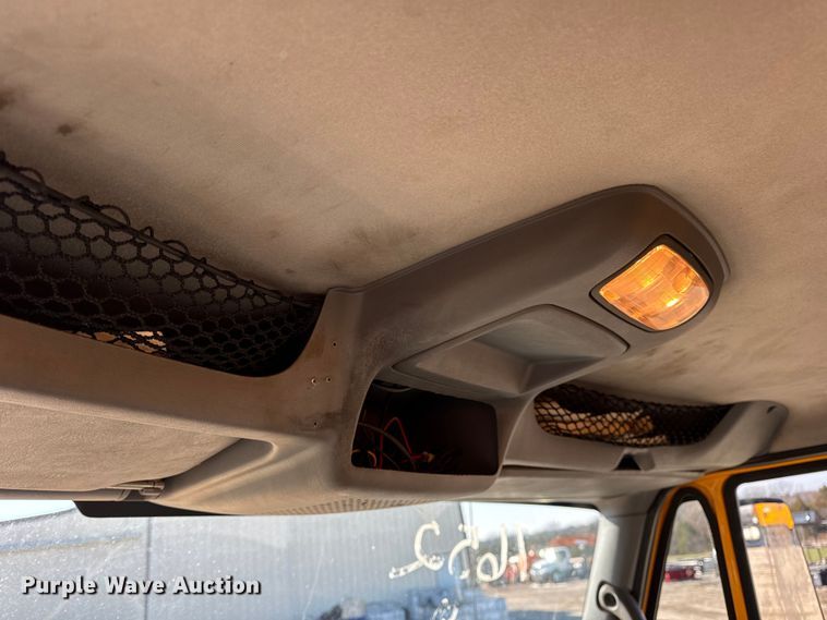 image for item DW6715 2006 International 7400 dump truck