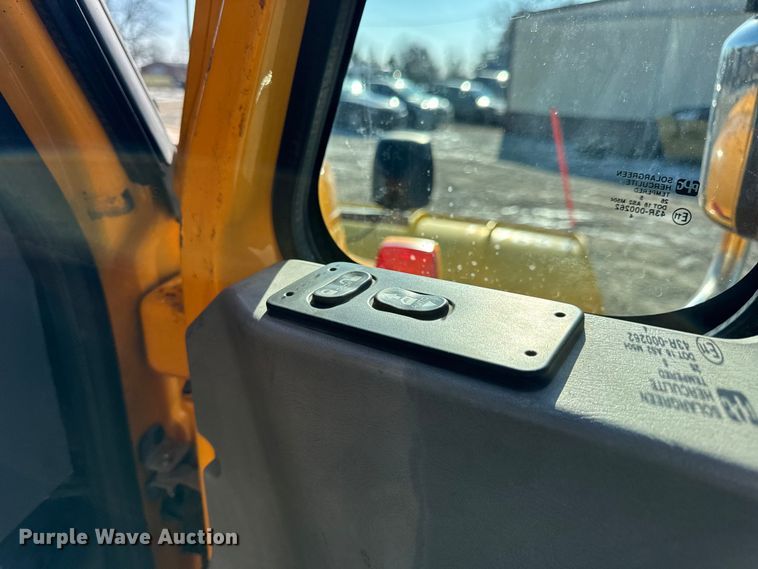 image for item DW6715 2006 International 7400 dump truck