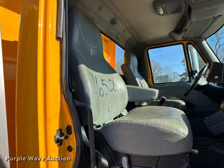 image for item DW6715 2006 International 7400 dump truck