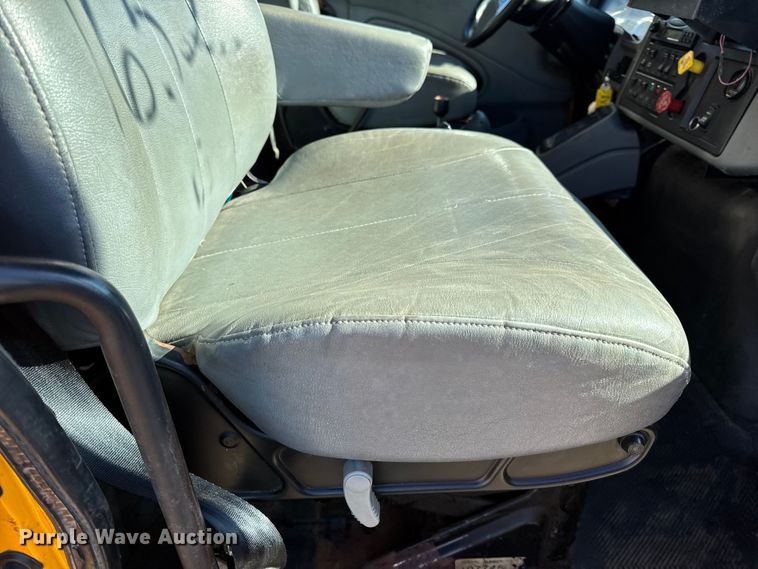 image for item DW6715 2006 International 7400 dump truck