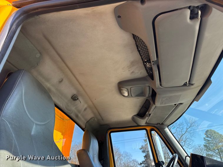 image for item DW6715 2006 International 7400 dump truck