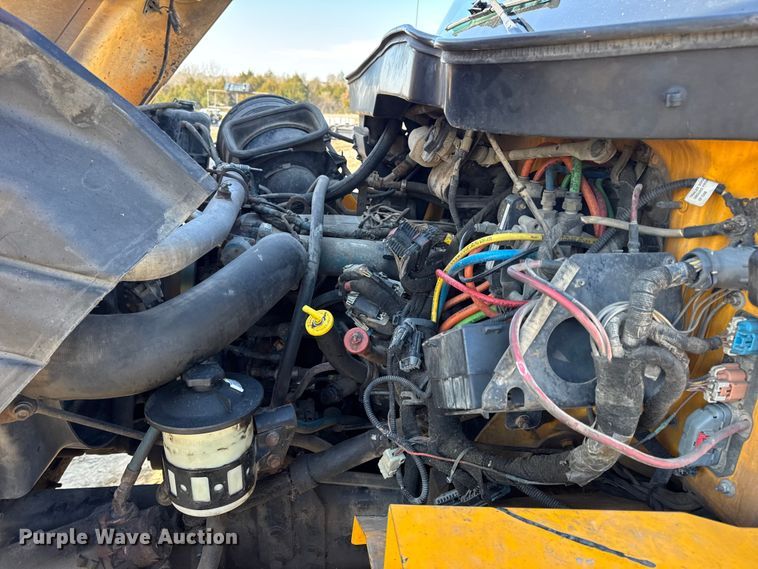 image for item DW6715 2006 International 7400 dump truck