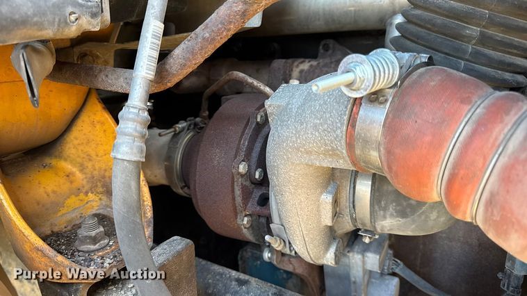 image for item DW6715 2006 International 7400 dump truck