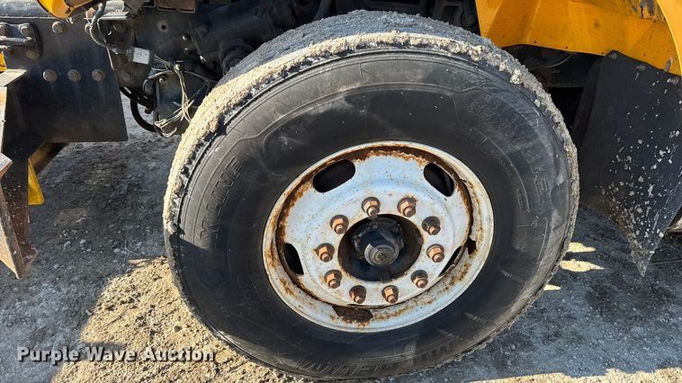 image for item DW6715 2006 International 7400 dump truck