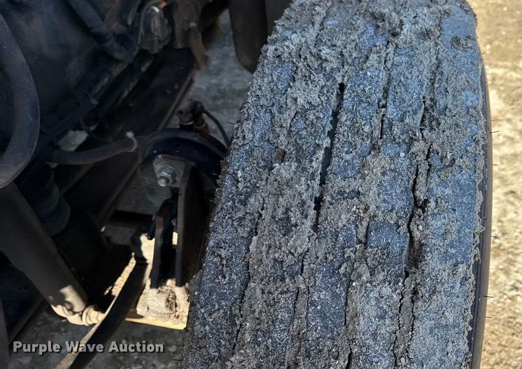 image for item DW6715 2006 International 7400 dump truck