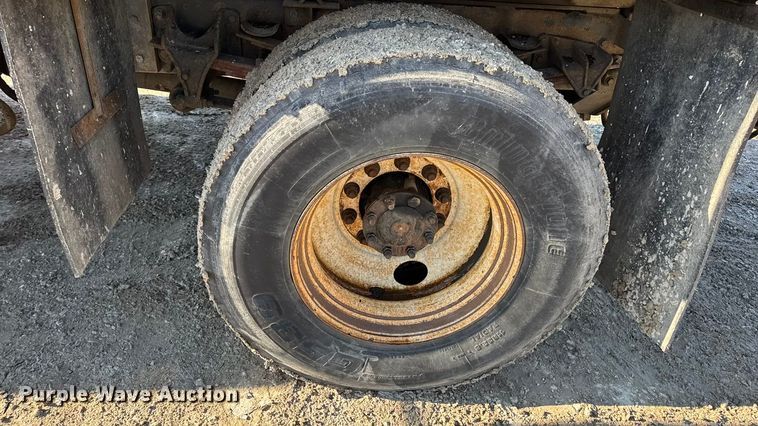 image for item DW6715 2006 International 7400 dump truck