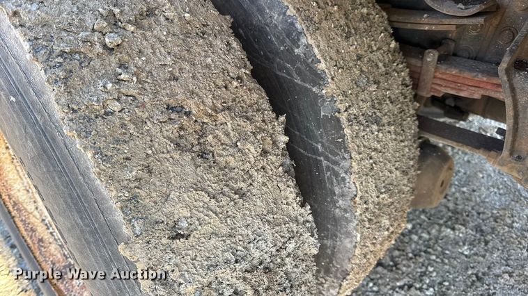 image for item DW6715 2006 International 7400 dump truck