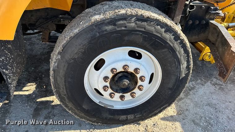 image for item DW6715 2006 International 7400 dump truck