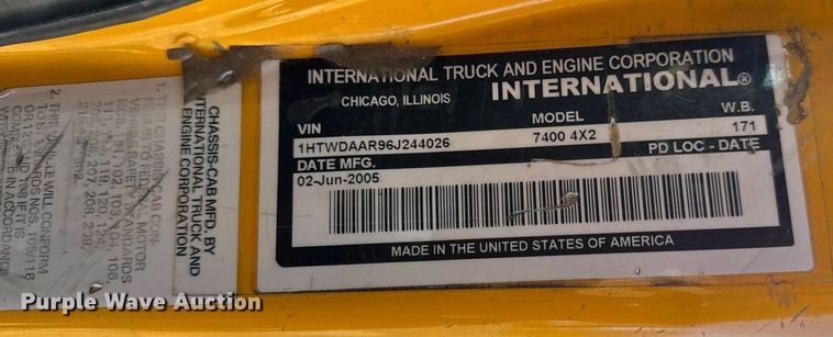 image for item DW6715 2006 International 7400 dump truck