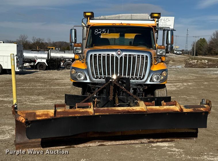 image for item DW6716 2009 International WorkStar 7500 dump truck