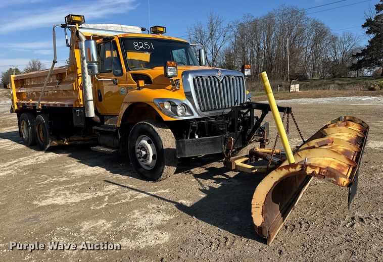image for item DW6716 2009 International WorkStar 7500 dump truck