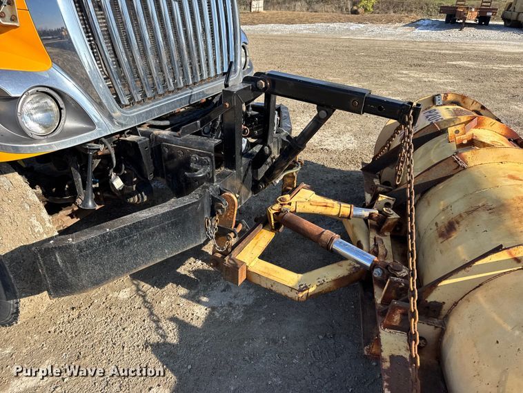 image for item DW6716 2009 International WorkStar 7500 dump truck